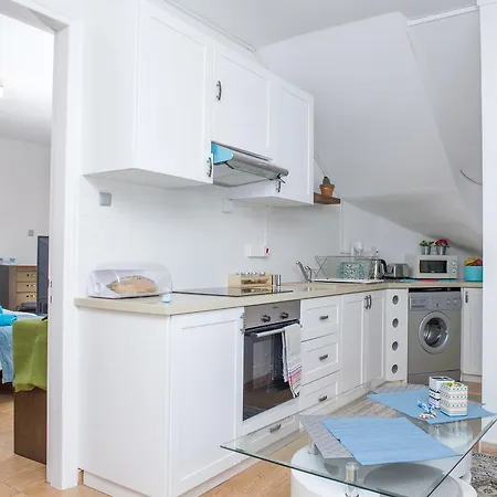 Maistrali Apartment Pomos